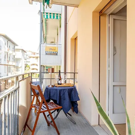 Lägenhet Sunny Home, In Centro E Vicino Grado